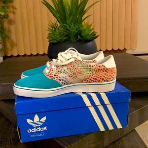 Adidas Sneakers
